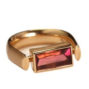 Ring aus Gelbgoldt mit Turmalin