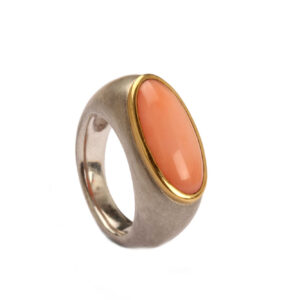 Ring aus Silber, 925er Gelbgold, mit Koralle