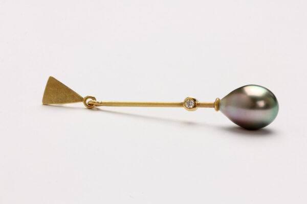 Ohrhänger in Gold mit Perlen und Diamanten