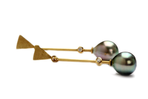 Ohrhänger in Gold mit Perlen und Diamanten