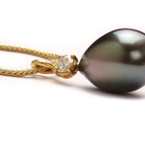 Anhänger in Gold mit Diamant und Perle