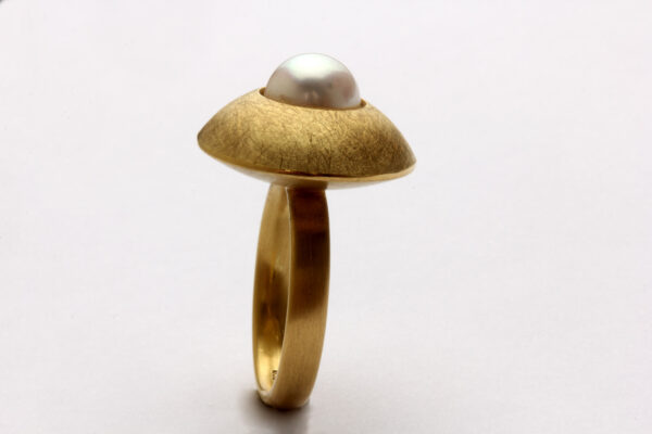 Ring in Gold, mattiert, Perle