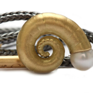 Anhänger "Nautilus" in Gold mit Perle an Kette
