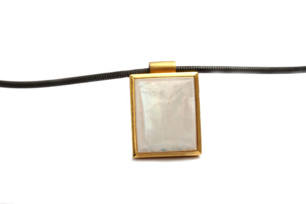 Anhänger in Gold mit Mondstein