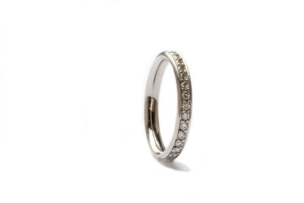 Ring in Platin mit Diamanten