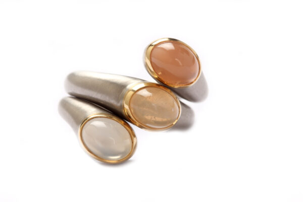 Ringe aus Palladium u. Feingold, Mondsteine