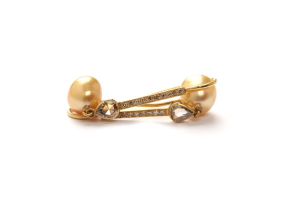 Ohrhänger in Gold mit Diamanten und Perlen