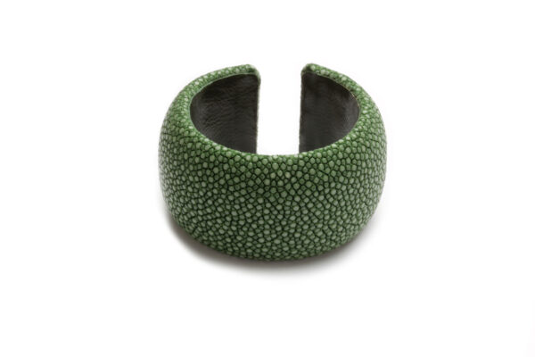 Armspange aus Rochenleder