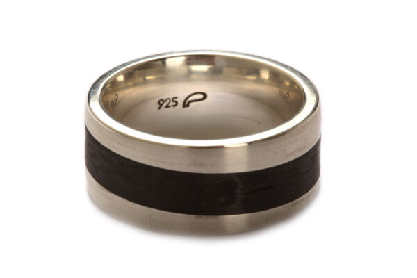 Trauringe in Silber mit Carbon