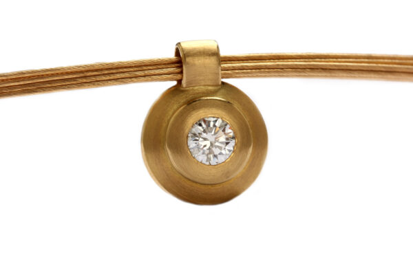 Anhänger in Gold mit Diamant