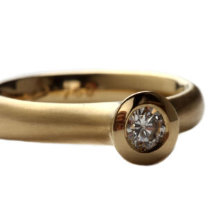 Ring in Gold mit Diamant