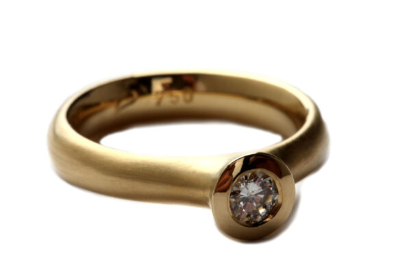Ring in Gold mit Diamant