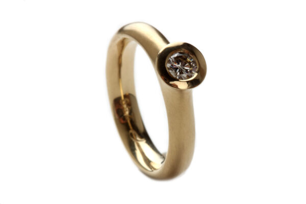 Ring in Gold mit Diamant