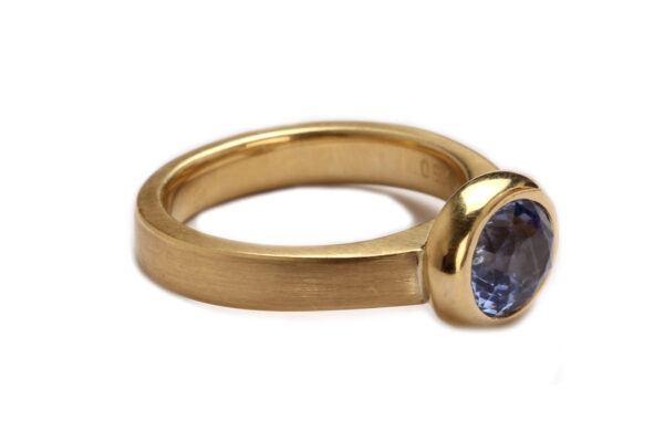 Ring in Gold mit Saphir