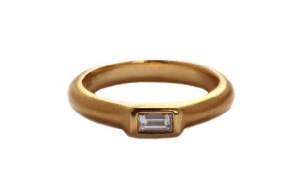 Ring in Rosegold mit Diamant