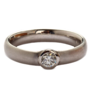 Ring in Platin mit Diamant