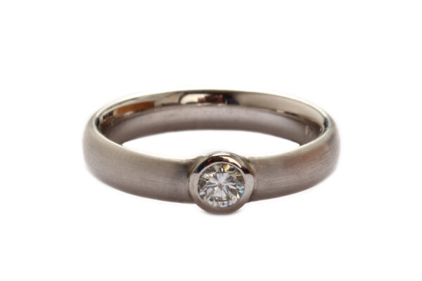 Ring in Platin mit Diamant