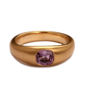 Ring aus Roségold mit Saphir in pink