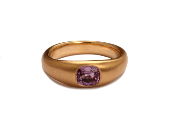 Ring aus Roségold mit Saphir in pink