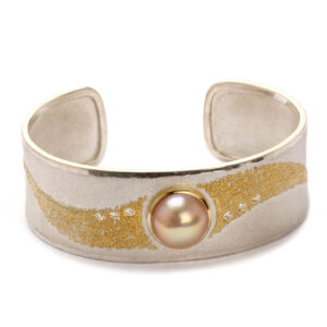 Armreif in Silber mit Perle und 6 Diamanten